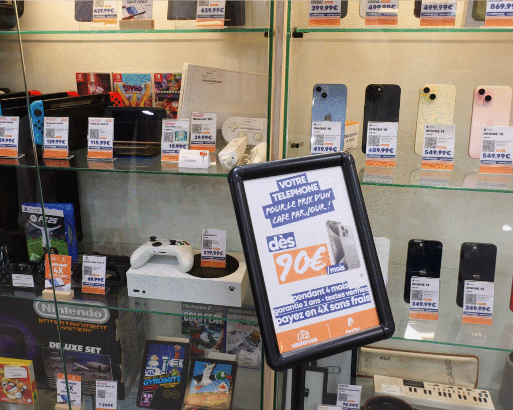 zone vitrine téléphone et consoles