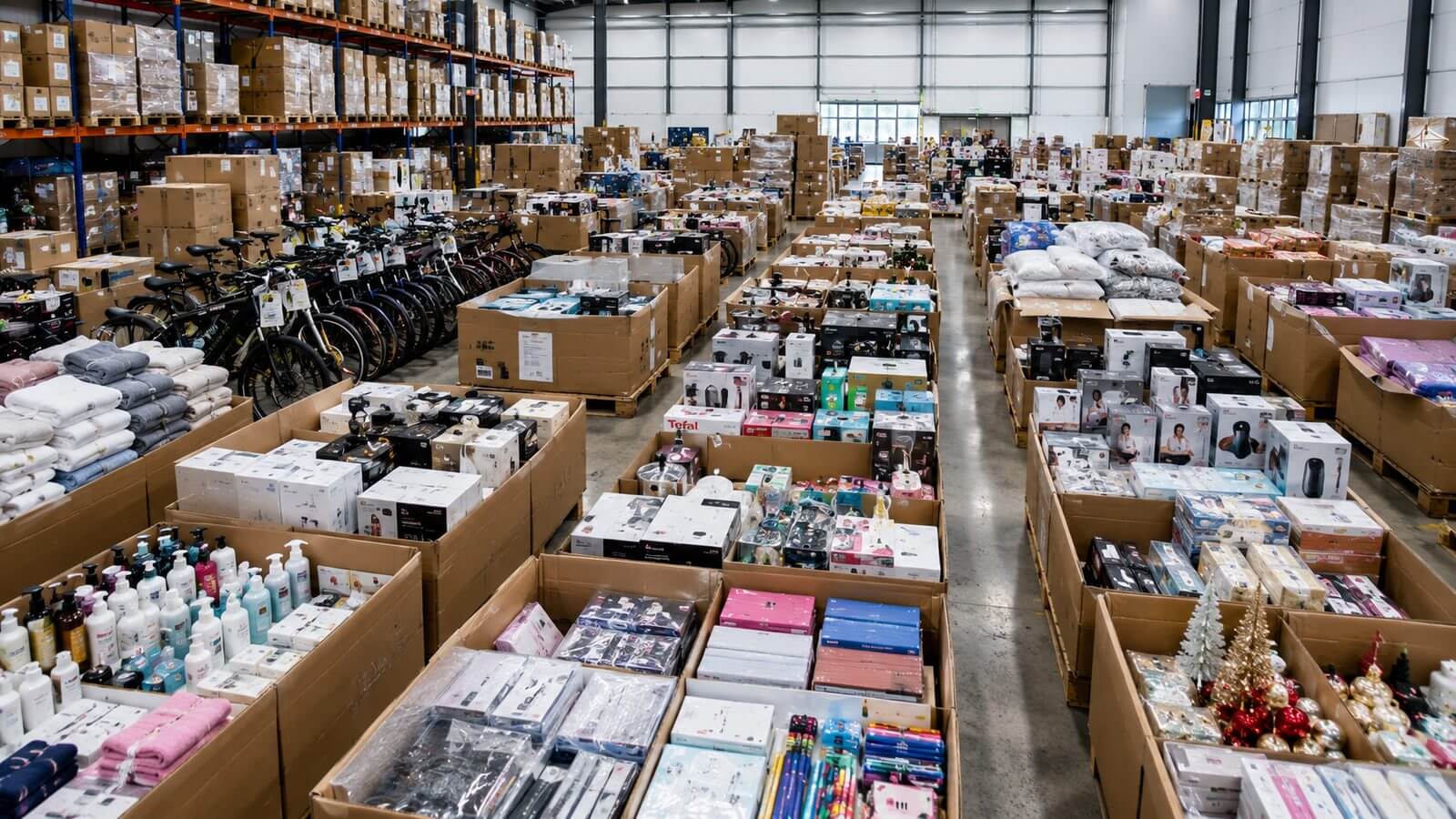 Entrepôt de rachat de stock professionnel : palettes d'invendus, surstock et fins de série